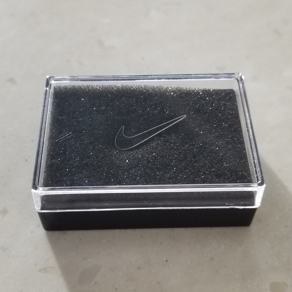 Nike Swoosh Emblem Pins new black or red